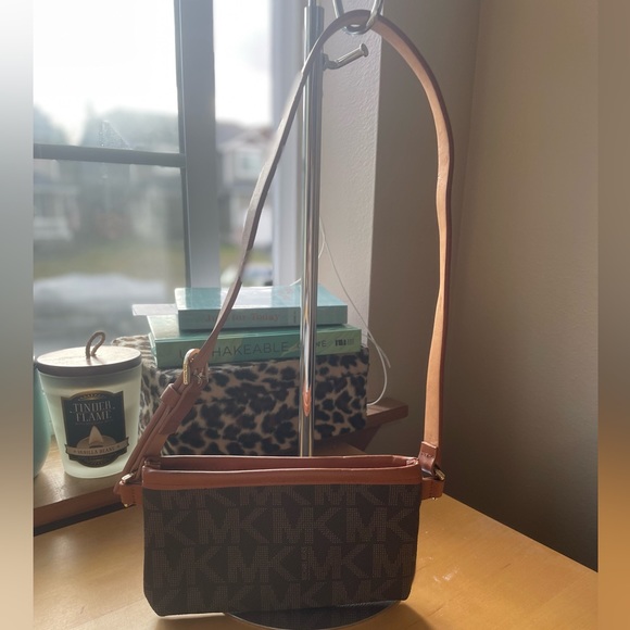 Michael Kors Belt-bag NWOT - Picture 1 of 15